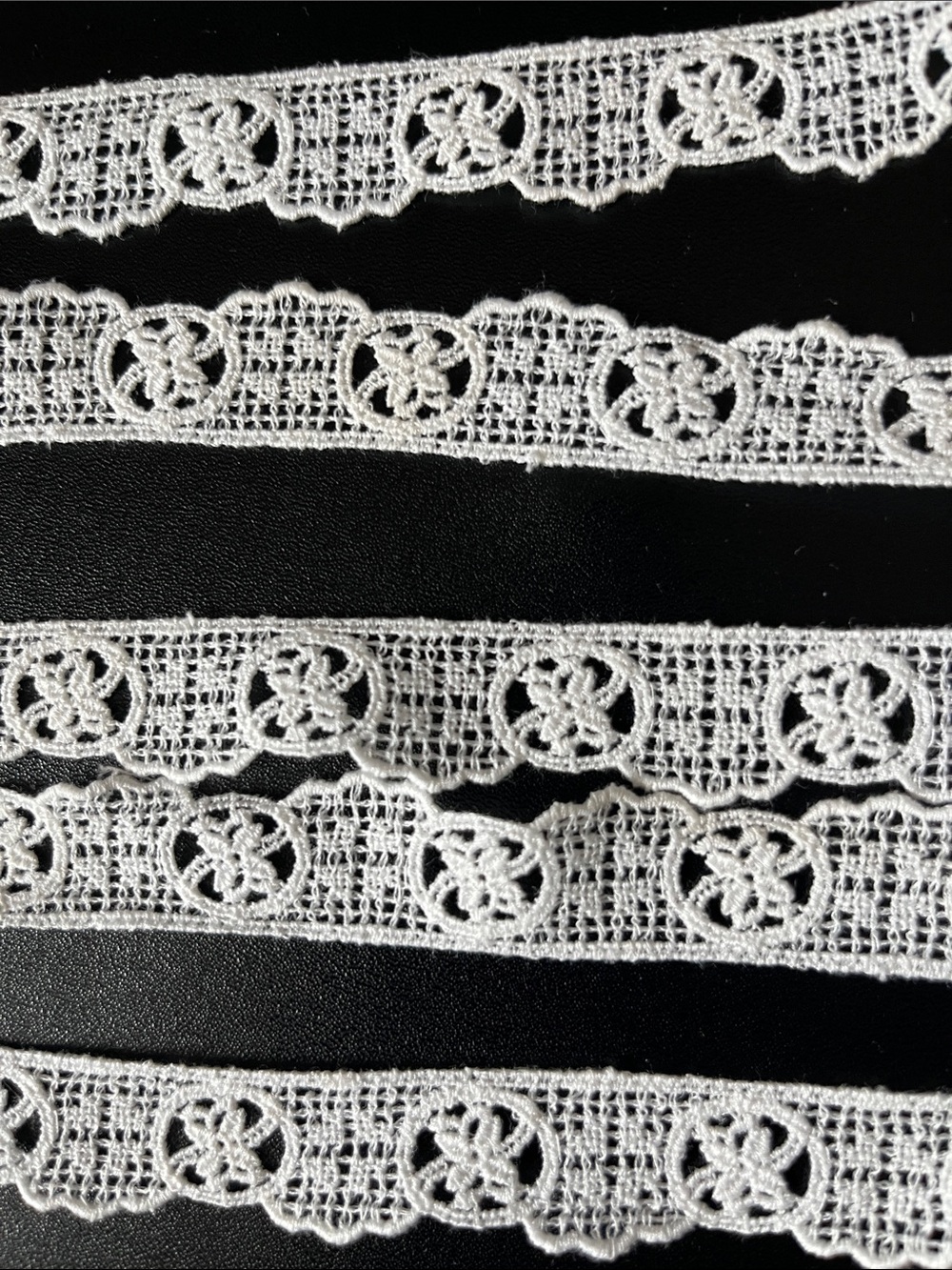 White Decorative Lace Trim - Versatile Women’s Accessory - Picture 3 of 4